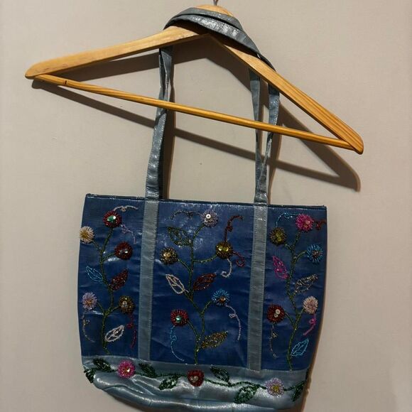 Embroidered and beaded floral tote bag in blue - Picture 3 of 6